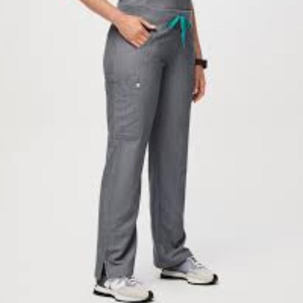 Figs Kade™ Cargo Scrub Pants in Graphite